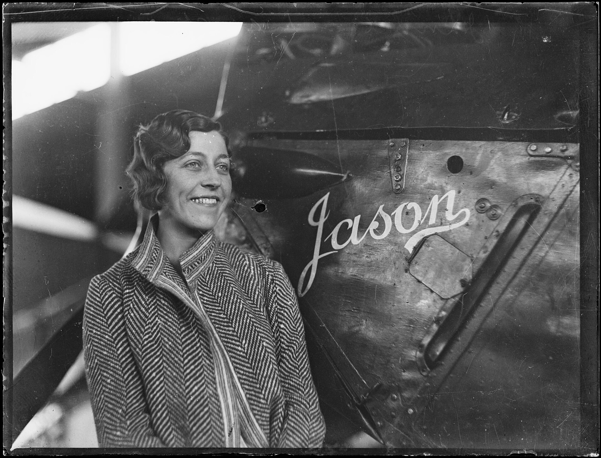 Amy Johnson completes solo flight to Australia